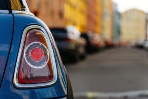Troppe auto inquinanti in Italia, nonostante l’avanzata dell’elettrico