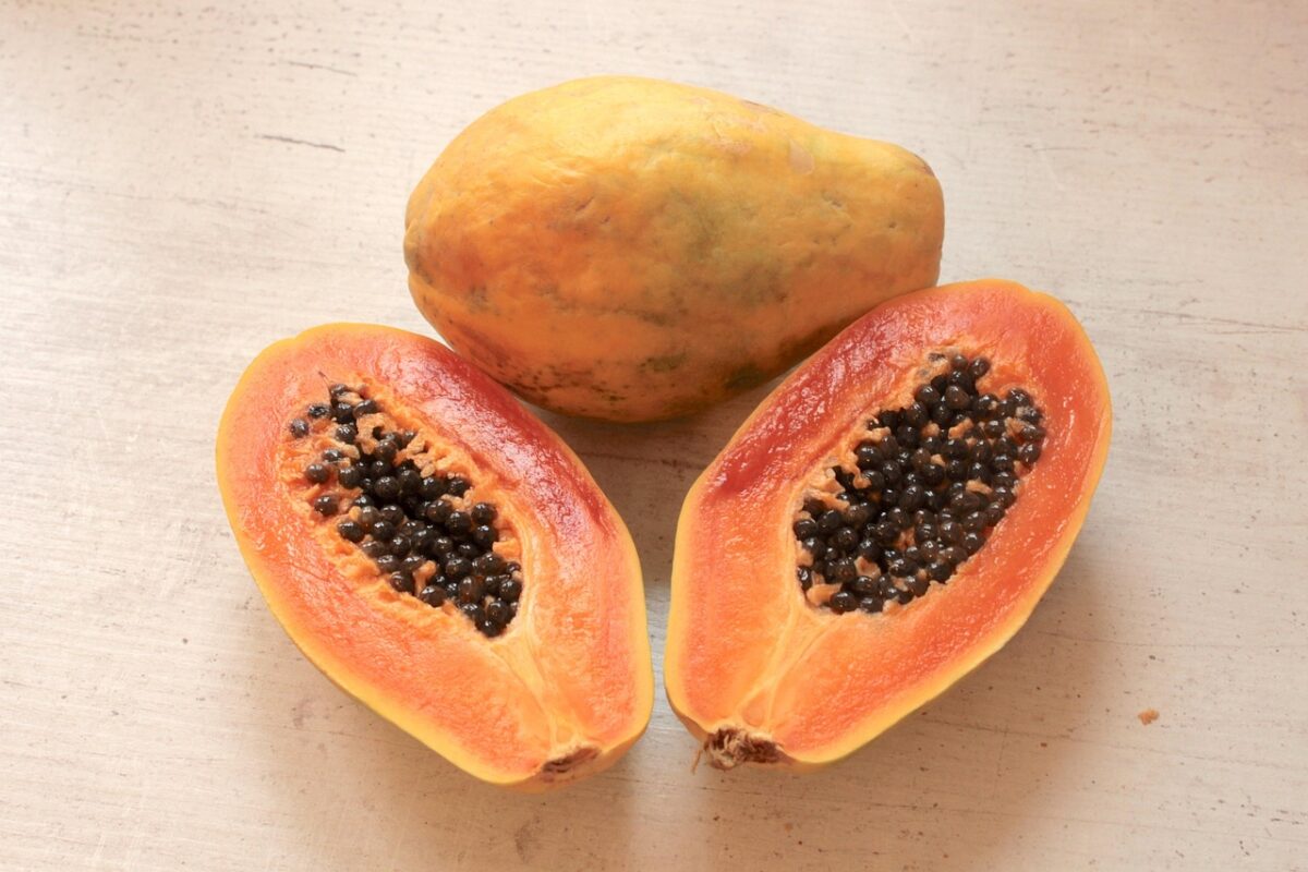 Papaya: il frutto tropicale che puoi coltivare anche in casa Papaya: il frutto tropicale che puoi coltivare anche in casa