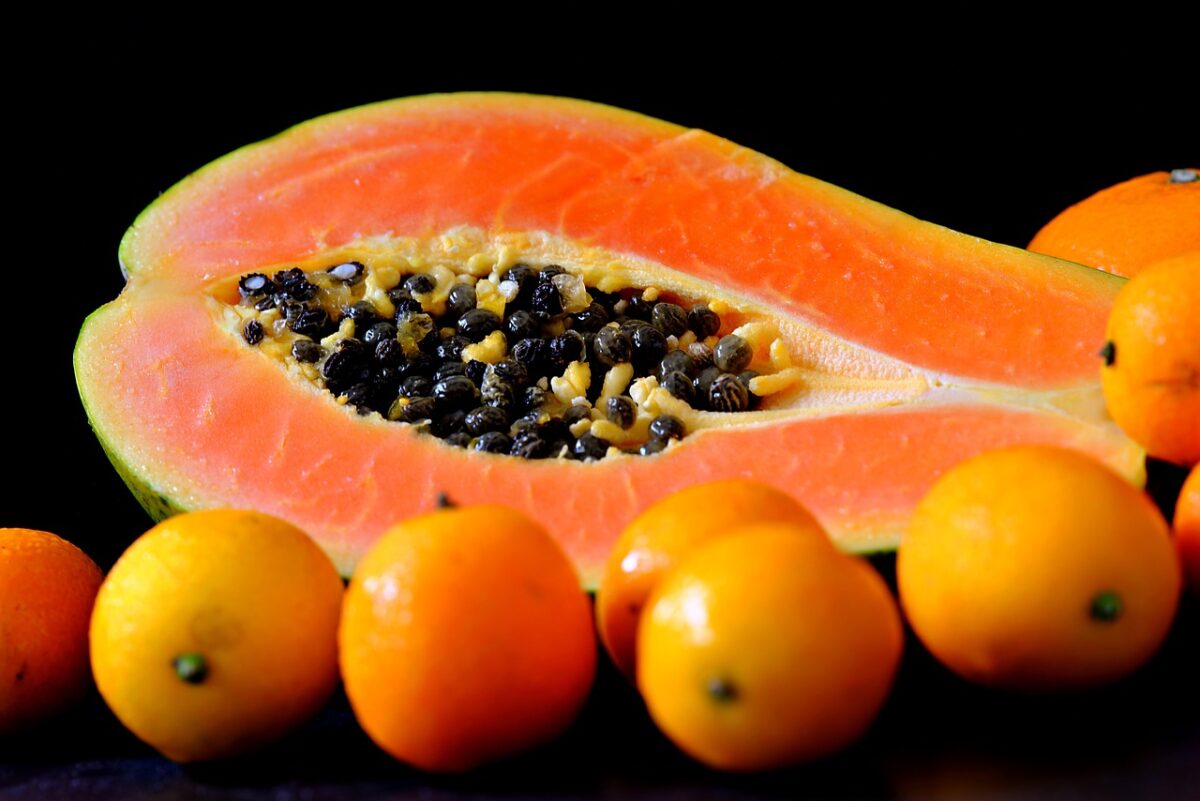 Papaya: il frutto tropicale che puoi coltivare anche in casa Papaya: il frutto tropicale che puoi coltivare anche in casa